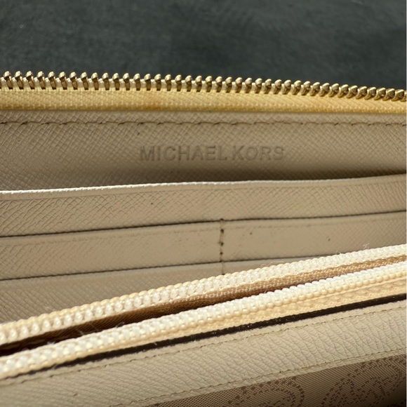 Michael Kors Jet Set Wallet - Vanilla - Picture 7 of 8